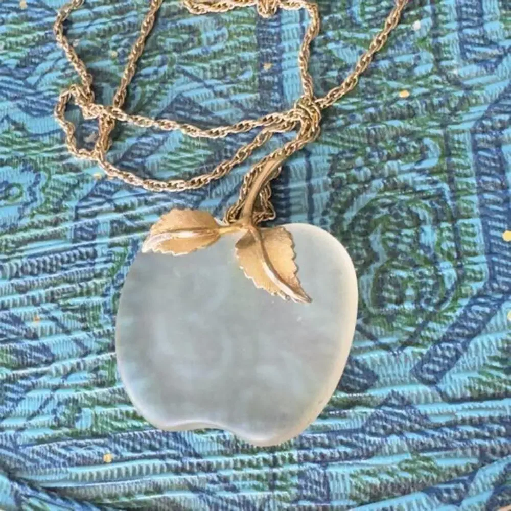 Vintage Avon Frosted Apple Pendant Necklace Gold tone Accent & 28” Chain Signed
